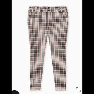 NWT - Studio Signature Stretch Ankle Skinny Pant